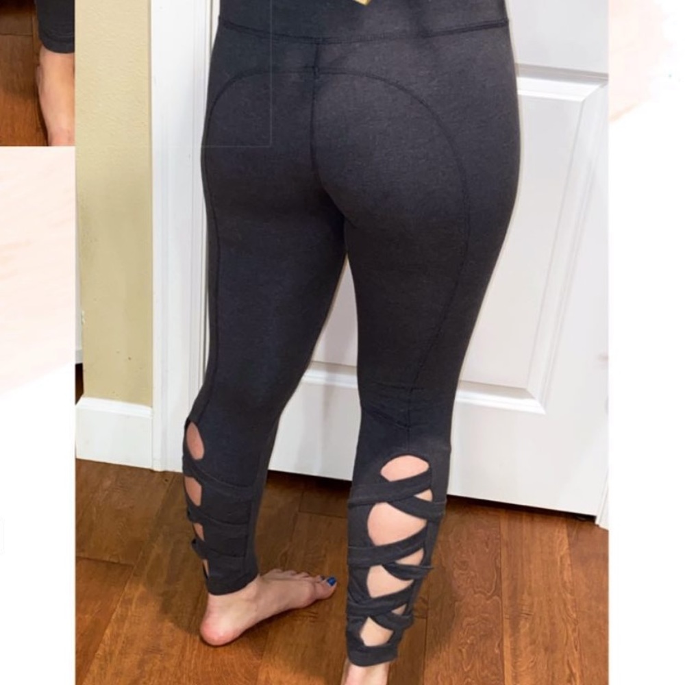 HIGH WAISTED CUTOUT LEGGINGS